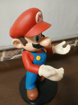 Estatua Super Mario 30cm - First 4 Figures