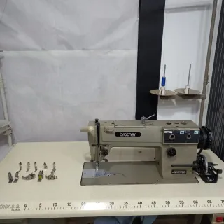 Máquina de coser industrial Brother