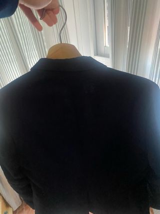 Conjunto de traje azul y blanco