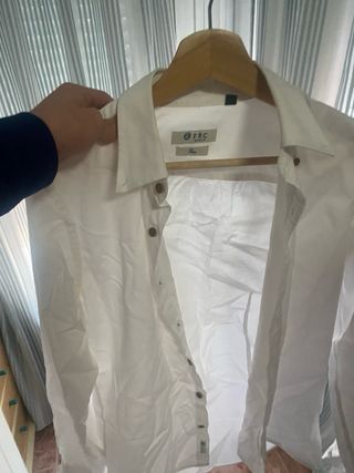 Conjunto de traje azul y blanco