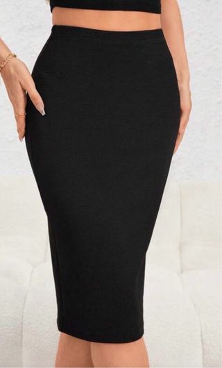 Falda lápiz negra con cremallera