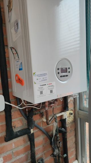 Fontanero/ Manitas Telf. 677423972