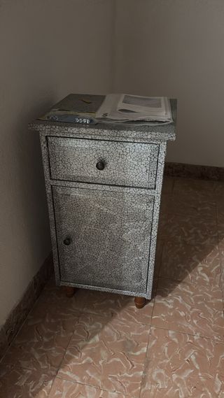 Mesita de noche madera gris y blanca