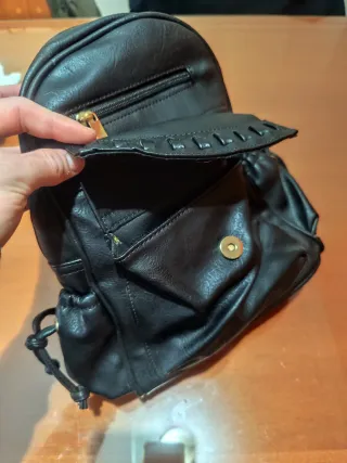 Mochila pequeña cuero negra