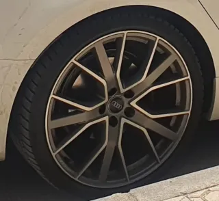 AUDI TAPAS LLANTA BUJE LOGO AUDI EN NEGR