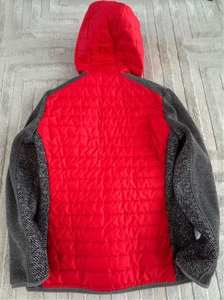 Forro polar rojo y gris