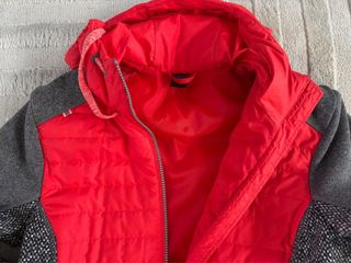 Forro polar rojo y gris