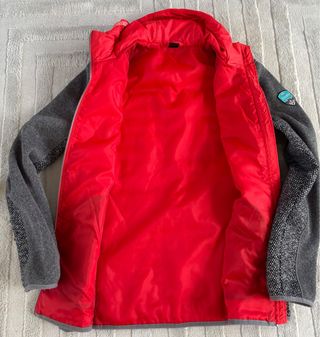 Forro polar rojo y gris