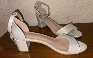 Sandalias blancas tacón