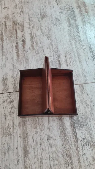 Caja de madera limpia zapatos vintage