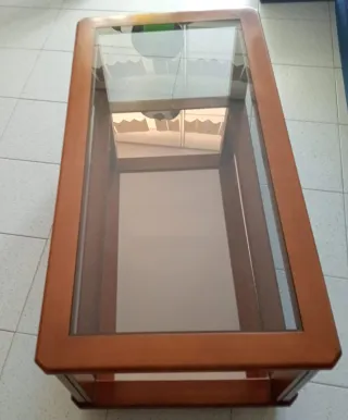 Mesa baja madera y cristal con ruedas