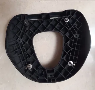 Baúl moto Givi negro y plata.