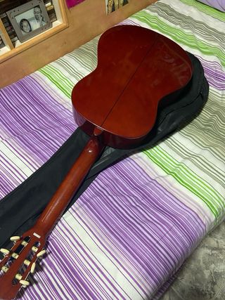 Guitarra española como nueva