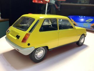 Coche Renault 5 1/24 IXO