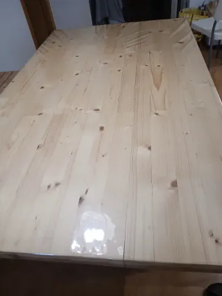 Tavolo da pranzo e panche in legno fatte a mano