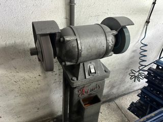 Esmeril de Pie Industrial - Marca Formis