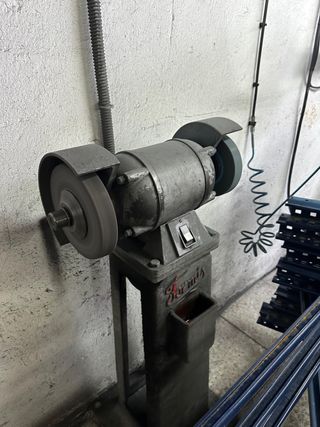 Esmeril de Pie Industrial - Marca Formis