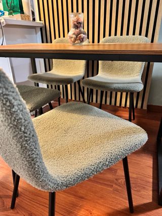 Mesa de comedor con 4 sillas