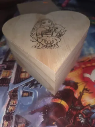 Corazón de madera grabado Moana