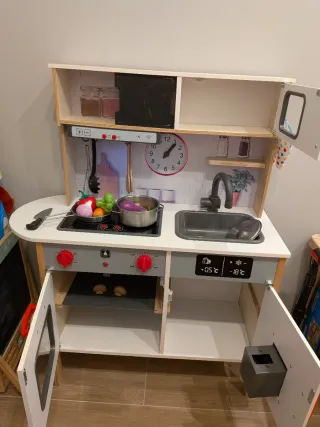 Cocinita de madera para jugar