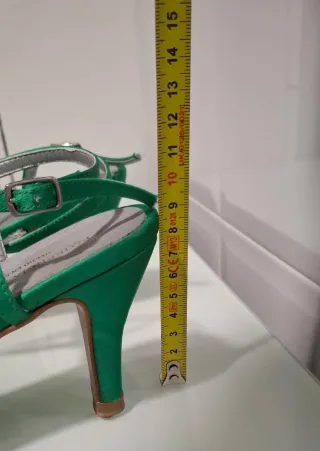 VENDO SANDALIAS DE TACON VERDES 38