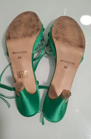 VENDO SANDALIAS DE TACON VERDES 38