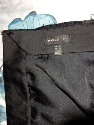 Falda de encaje negra