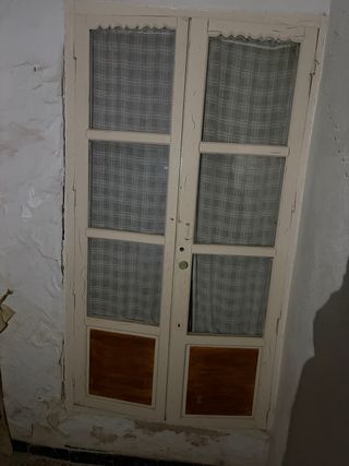 Puertas antiguas de madera para alacena