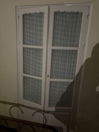 Puertas antiguas de madera para alacena