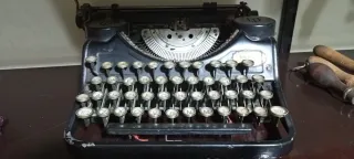 Máquina de escribir antigua