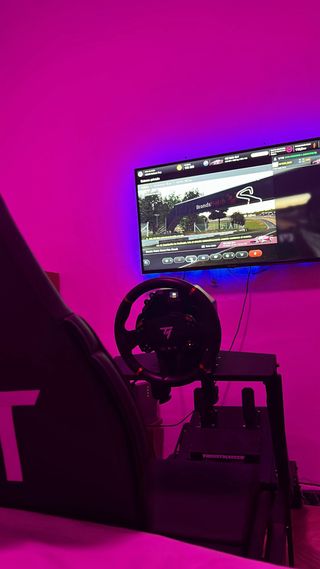 Volante trhusmaster t598 y asiento simracing
