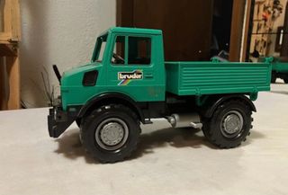 Bruder Mercedes Unimog con cassone