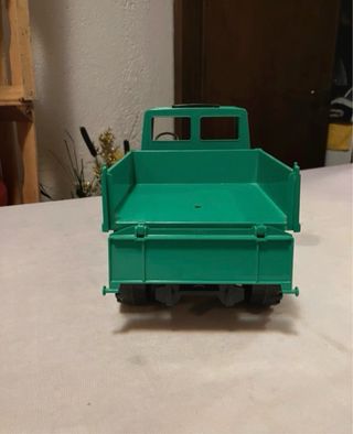 Bruder Mercedes Unimog con cassone