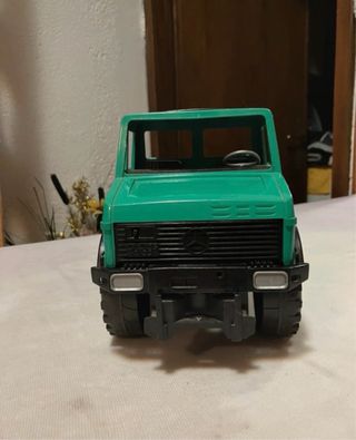 Bruder Mercedes Unimog con cassone