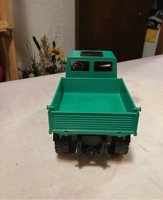 Bruder Mercedes Unimog con cassone