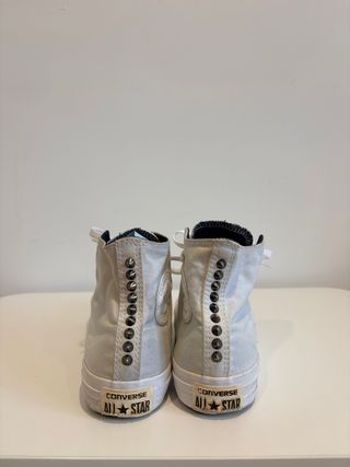 Converse blancas con tachuelas T38