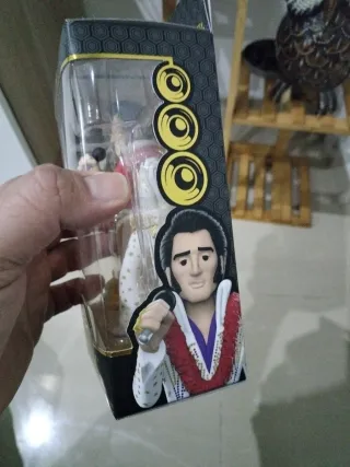 Figura Funko Gold Elvis Presley Premium Vinyl