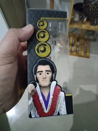 Figura Funko Gold Elvis Presley Premium Vinyl