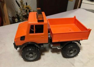 Bruder Mercedes Unimog con cassone