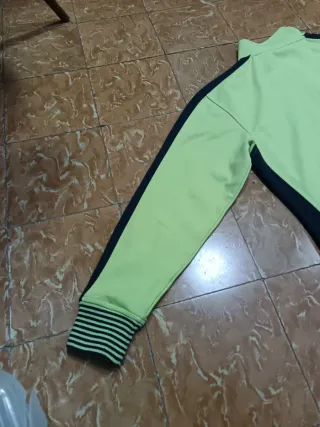 Chaqueta Deportiva Boomerang 90s Verde y Negra