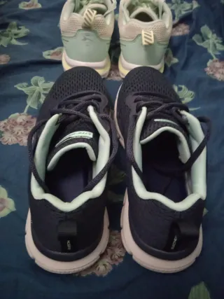 LOTE 2 PARES ZAPATILLAS SKECHERS Y TENTH TALL.37