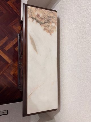 Mueble vintage con tapa de mármol