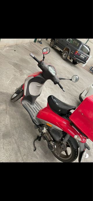 Piaggio Liberty Scooter Roja y Gris