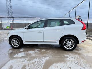 Volvo XC60 2015, acabado Summum