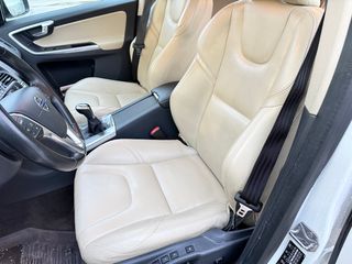 Volvo XC60 2015, acabado Summum