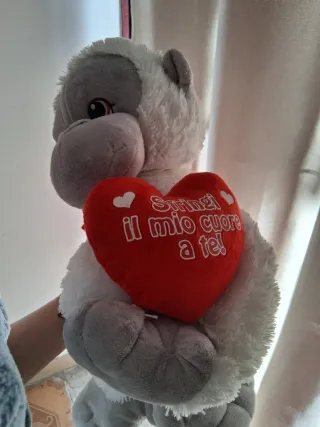 Peluche scimmia love