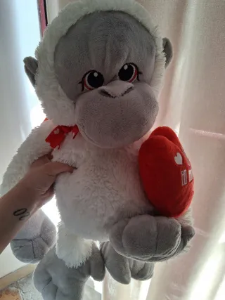 Peluche scimmia love