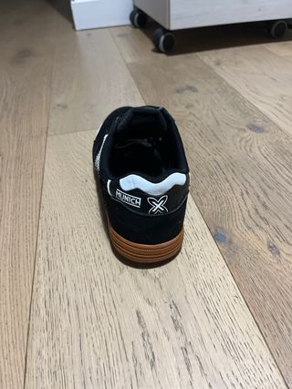 Munich negras y blancas talla 41