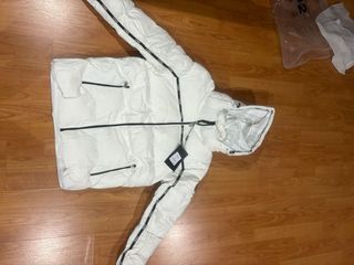 Chaqueta blanca acolchada