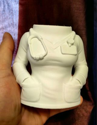 Portapenne a Forma di Camice da Dottore – Stampa 3